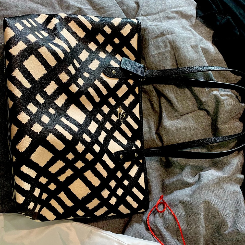 Coach Tote Black and off white.